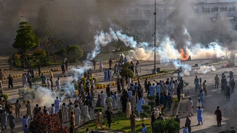 Cuộc Bạo Loạn Karachi 1986: Sự Nổi Loạn của Tôn Giáo và Chế Độ Quân Phủ Pakistan